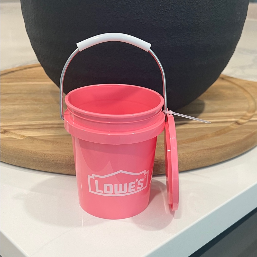 CUTE.💕 LOWE'S MINI Bucket
